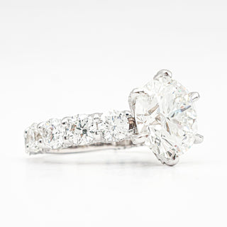 טבעת יהלום עגולה מבריקה 1.00-5.00 קראט – יהלום מעבדה – זהב צהוב 14 או 18 קראט - 18 אבני צד