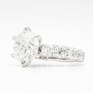 טבעת יהלום עגולה מבריקה 1.00-5.00 קראט – יהלום מעבדה – זהב צהוב 14 או 18 קראט - 18 אבני צד