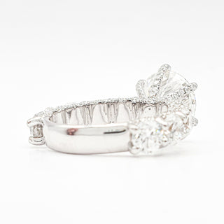 טבעת יהלום עגולה מבריקה 1.00-5.00 קראט – יהלום מעבדה – זהב צהוב 14 או 18 קראט - 18 אבני צד