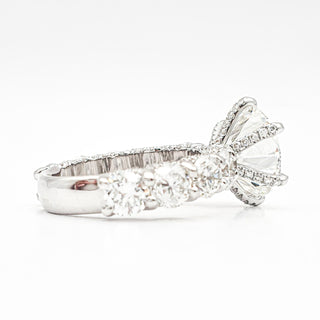 טבעת יהלום עגולה מבריקה 1.00-5.00 קראט – יהלום מעבדה – זהב צהוב 14 או 18 קראט - 18 אבני צד