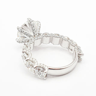 טבעת יהלום עגולה מבריקה 1.00-5.00 קראט – יהלום מעבדה – זהב צהוב 14 או 18 קראט - 18 אבני צד