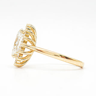 טבעת יהלום עגולה מבריקה 1.00-5.00 קראט – יהלום מעבדה – זהב צהוב 14 או 18 קראט - 18 אבני צד