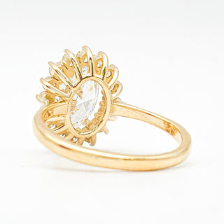 טבעת יהלום עגולה מבריקה 1.00-5.00 קראט – יהלום מעבדה – זהב צהוב 14 או 18 קראט - 18 אבני צד