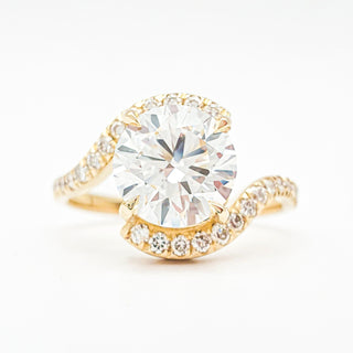 Round Brilliant Spiral Pavé Ring  – Lab Grown Diamond – 14K/18K Yellow Gold – 32 Side Stones