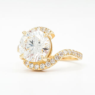 Round Brilliant Spiral Pavé Ring  – Lab Grown Diamond – 14K/18K Yellow Gold – 32 Side Stones