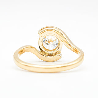 Round Brilliant Spiral Pavé Ring  – Lab Grown Diamond – 14K/18K Yellow Gold – 32 Side Stones