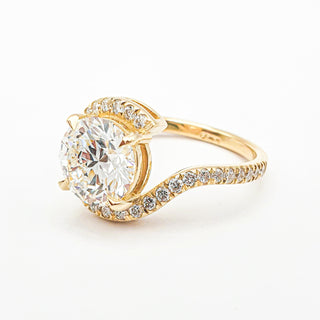 Round Brilliant Spiral Pavé Ring  – Lab Grown Diamond – 14K/18K Yellow Gold – 32 Side Stones