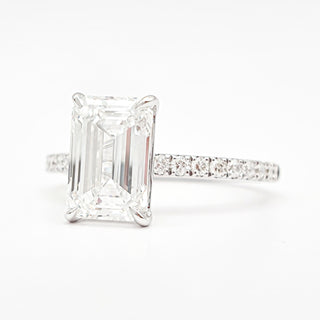 Emerald Cut with Pavé Band – Lab-Grown Diamond – 14K/18K White Gold – 18 Side Stones