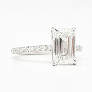 Emerald Cut with Pavé Band – Lab-Grown Diamond – 14K/18K White Gold – 18 Side Stones