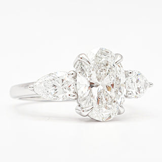 Oval Brilliant 3 Stone Ring – Lab Grown Diamond – 14K/18K White Gold – 2 Side Stones