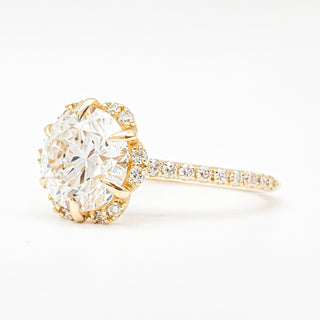 טבעת עגול עיצוב פרח בשיבוץ פאווה – יהלום מעבדה – זהב צהוב 14/18 קראט