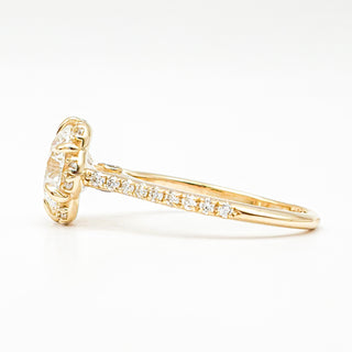 טבעת עגול עיצוב פרח בשיבוץ פאווה – יהלום מעבדה – זהב צהוב 14/18 קראט