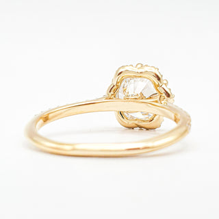 טבעת עגול עיצוב פרח בשיבוץ פאווה – יהלום מעבדה – זהב צהוב 14/18 קראט