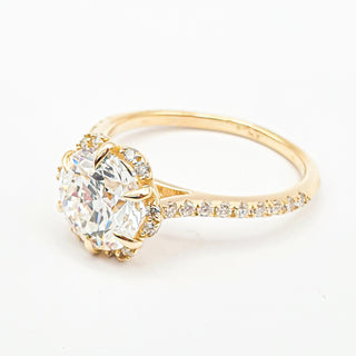 טבעת עגול עיצוב פרח בשיבוץ פאווה – יהלום מעבדה – זהב צהוב 14/18 קראט