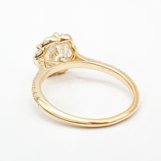 טבעת עגול עיצוב פרח בשיבוץ פאווה – יהלום מעבדה – זהב צהוב 14/18 קראט