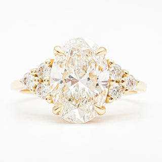 Oval Brilliant Ring – Lab Grown Diamond – 14K/18K Yellow Gold – 6 Side Stones