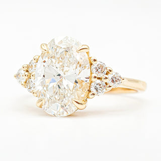 Oval Brilliant Ring – Lab Grown Diamond – 14K/18K Yellow Gold – 6 Side Stones