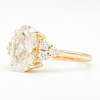 Oval Brilliant Ring – Lab Grown Diamond – 14K/18K Yellow Gold – 6 Side Stones