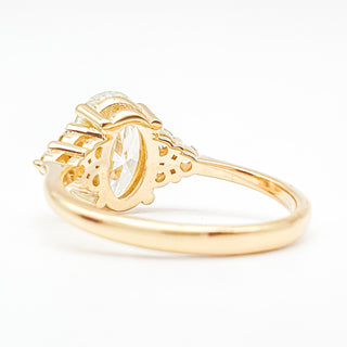 Oval Brilliant Ring – Lab Grown Diamond – 14K/18K Yellow Gold – 6 Side Stones