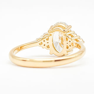Oval Brilliant Ring – Lab Grown Diamond – 14K/18K Yellow Gold – 6 Side Stones
