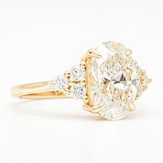 Oval Brilliant Ring – Lab Grown Diamond – 14K/18K Yellow Gold – 6 Side Stones