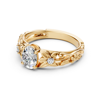 Fiora Yellow Gold Close-Up