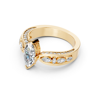 Selene Yellow Gold Close-Up