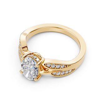 Lysandra Yellow Gold Close-Up